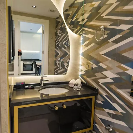 A Designer In The Heart Of Apartment